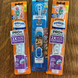 2 adult and 1 child Spinbrushes (nib)
